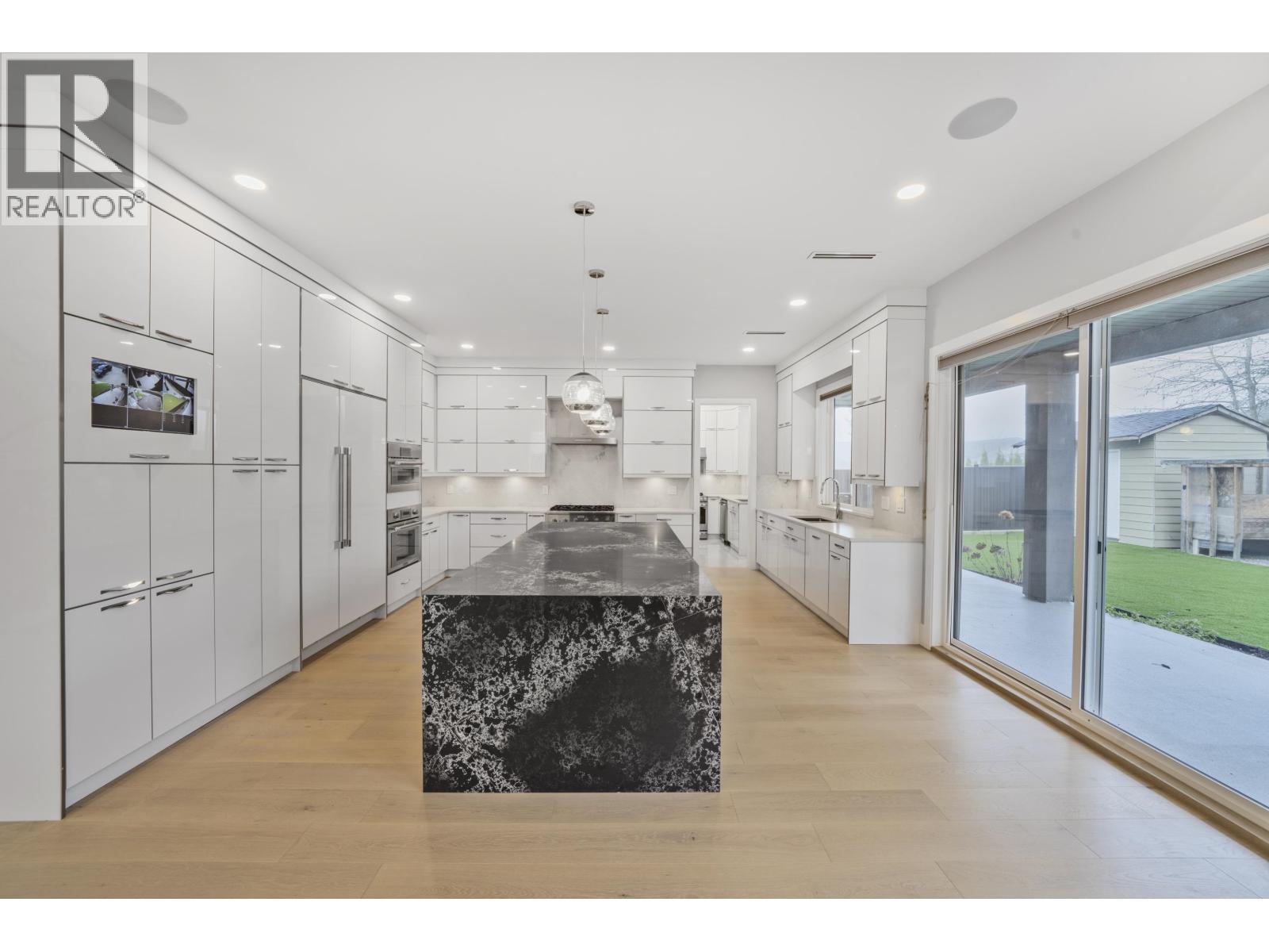 1211 FOSTER AVENUE, Coquitlam