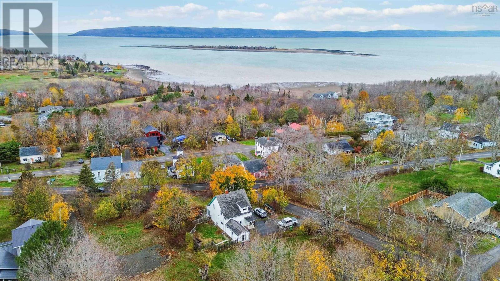 Property 17 of 47 of 10 Sunset Drive