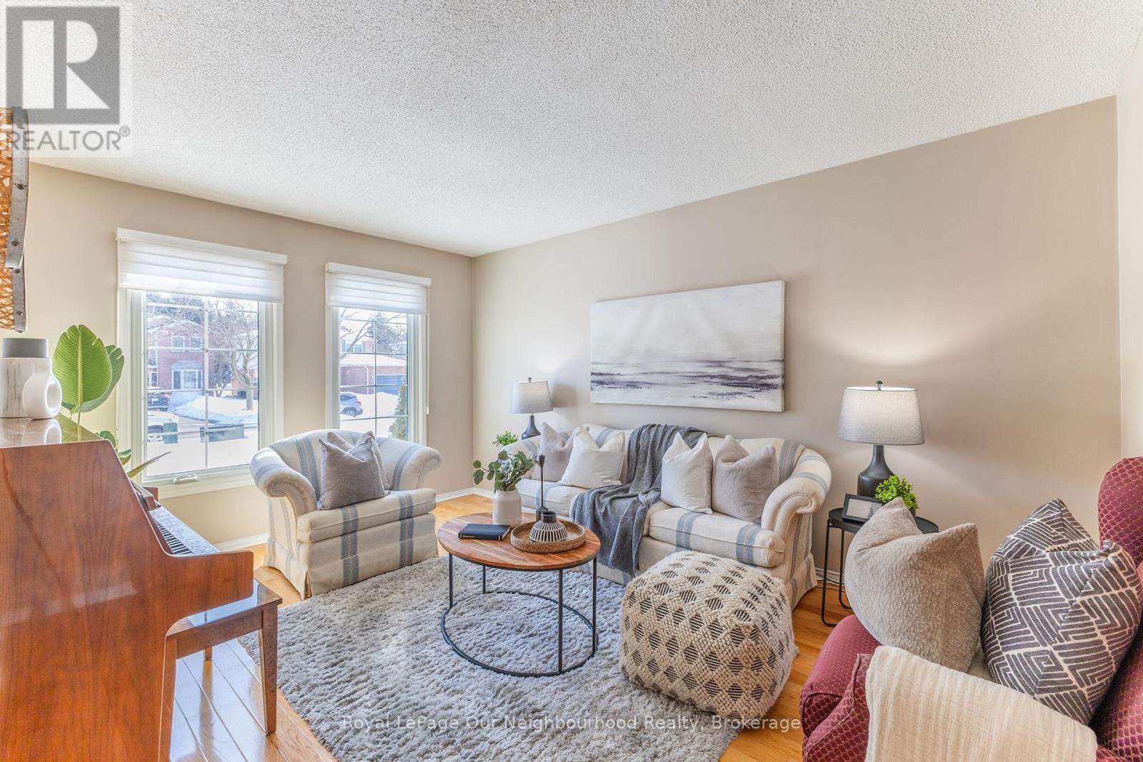 10 HOLDEN COURT - Photo 3 of 43, Whitby (Blue Grass Meadows), Ontario