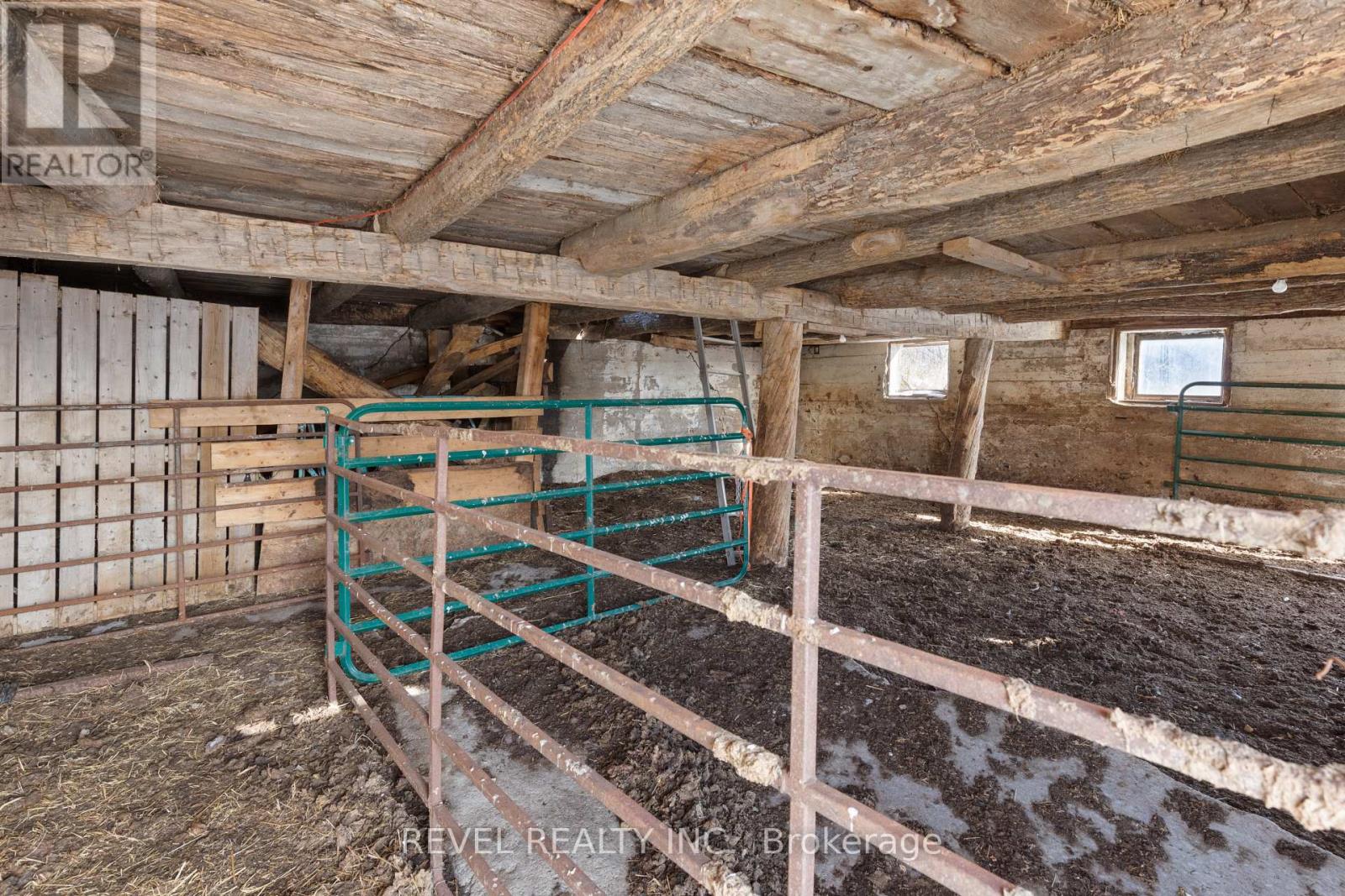 2426 COUNTY ROAD 48 — photo 35
