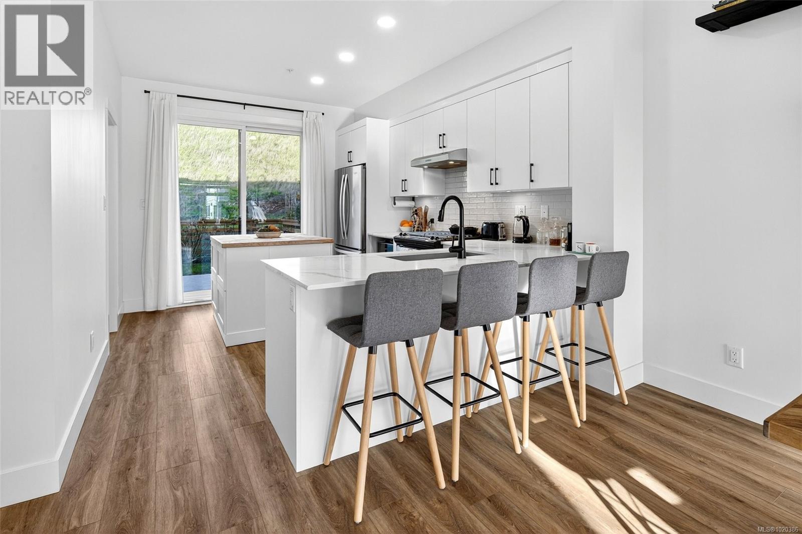 21 255 Caspian Dr, Colwood