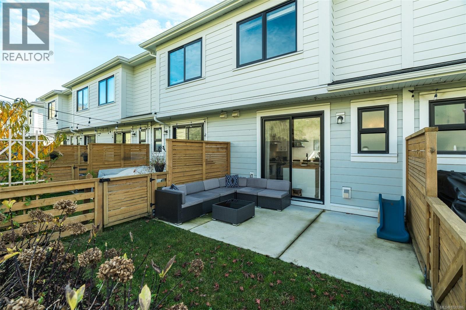 21 255 Caspian Dr, Colwood