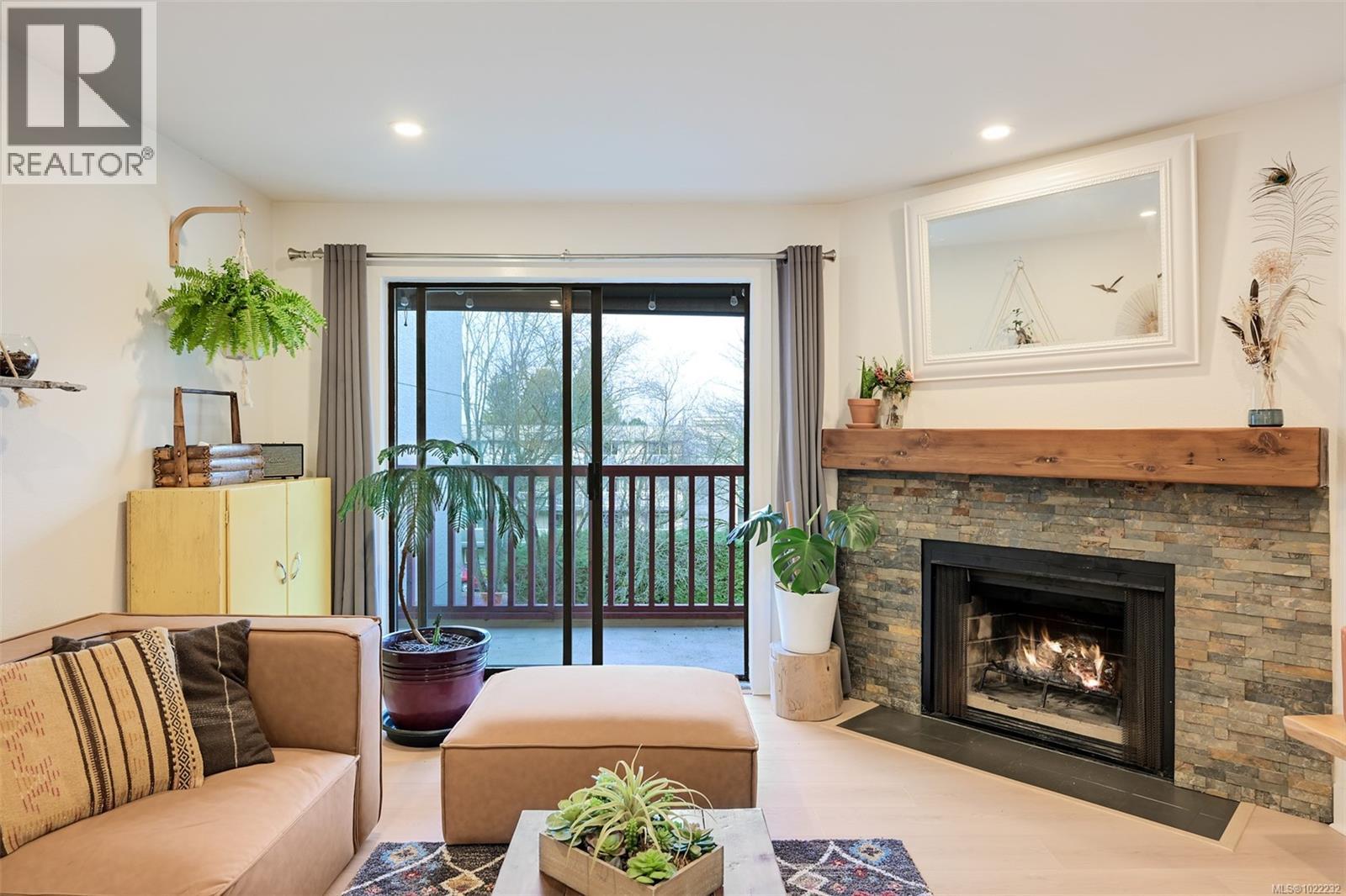 311 3255 Glasgow Ave, Saanich