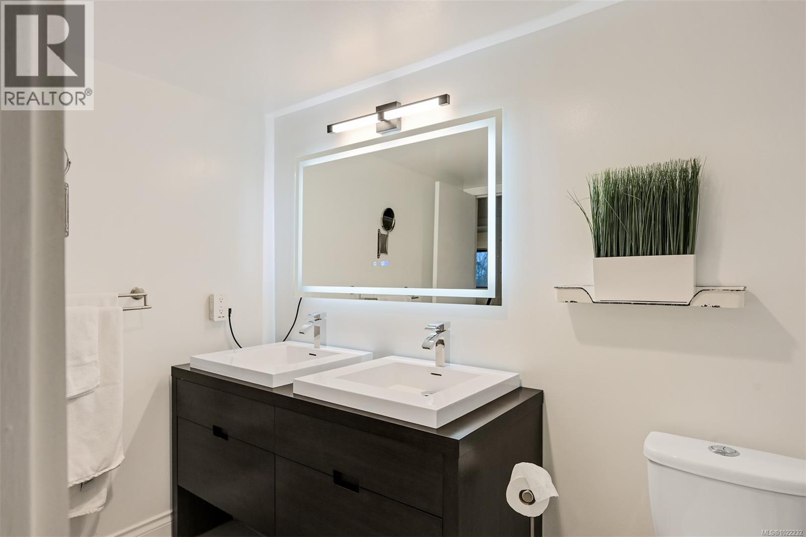 311 3255 Glasgow Ave, Saanich