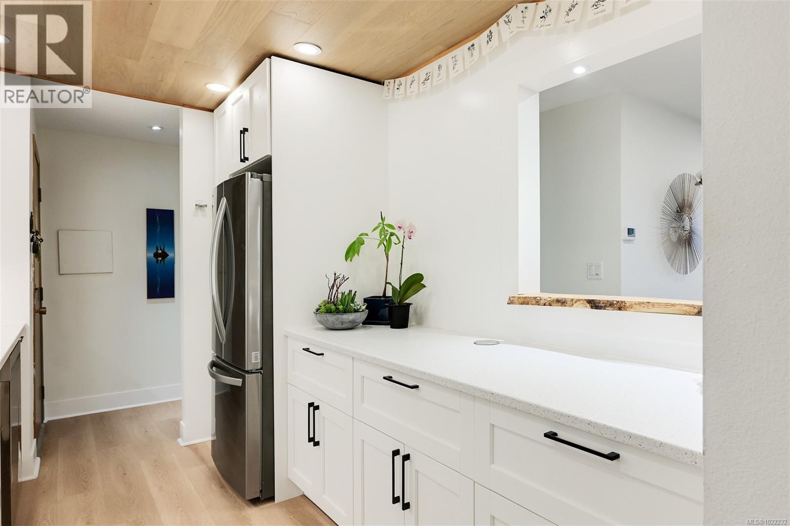 311 3255 Glasgow Ave, Saanich