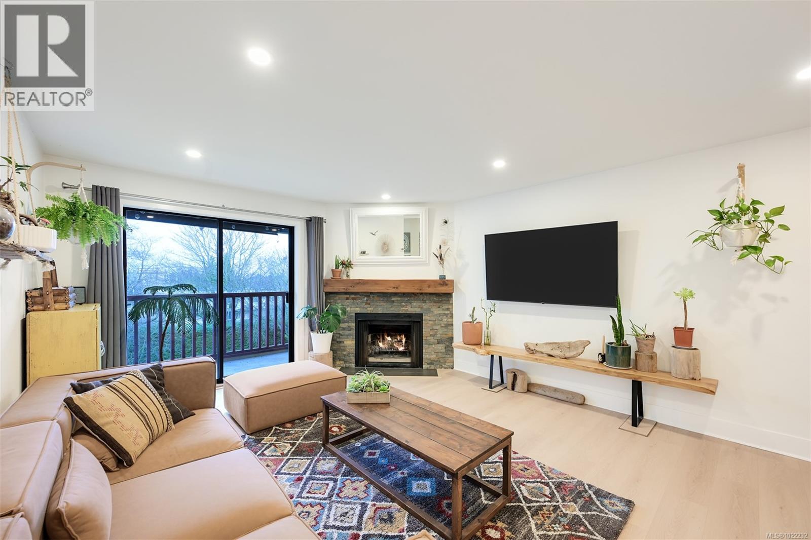 311 3255 Glasgow Ave, Saanich