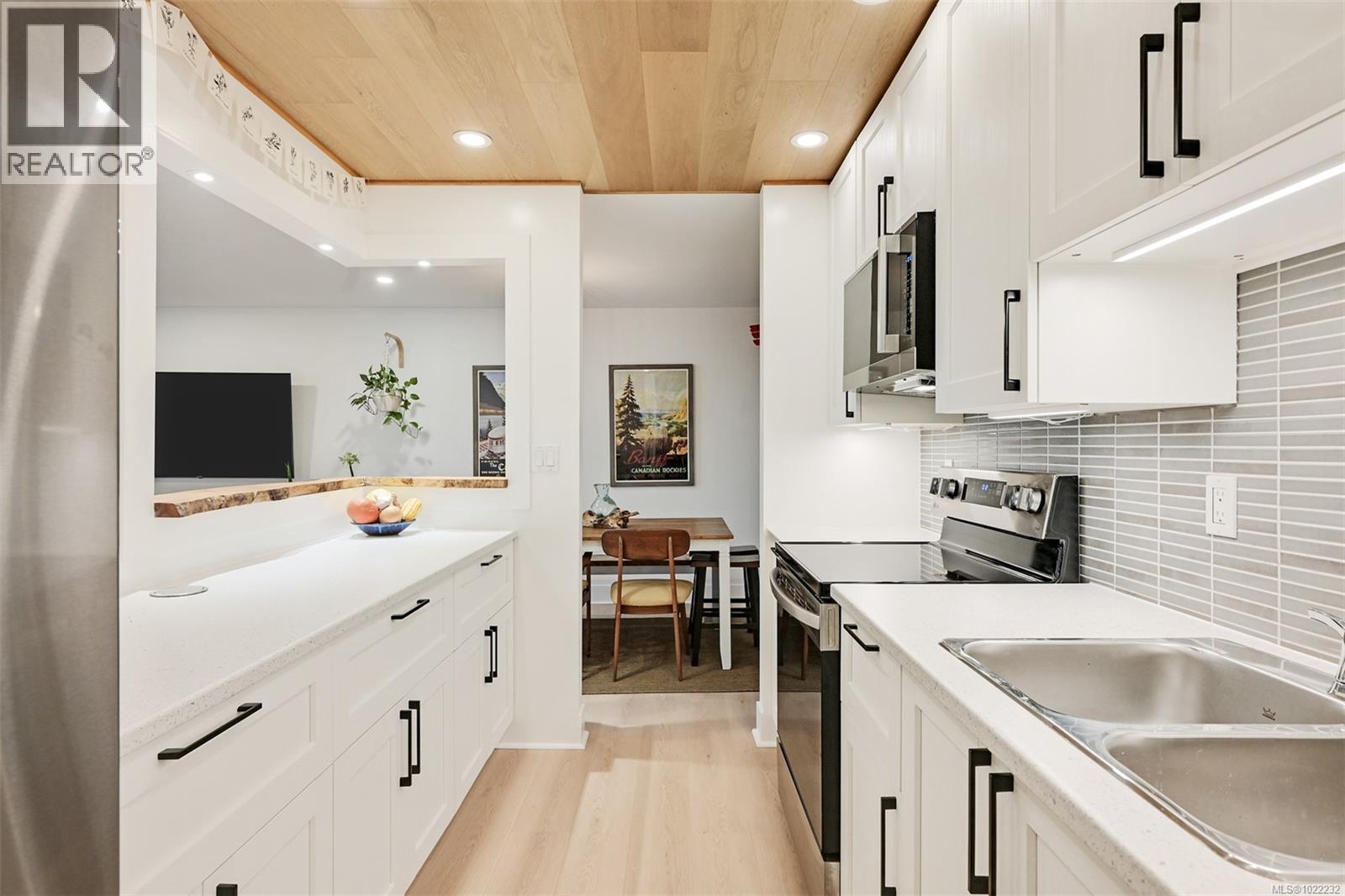 311 3255 Glasgow Ave, Saanich