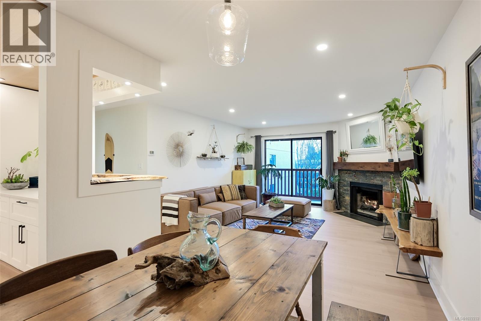 311 3255 Glasgow Ave, Saanich