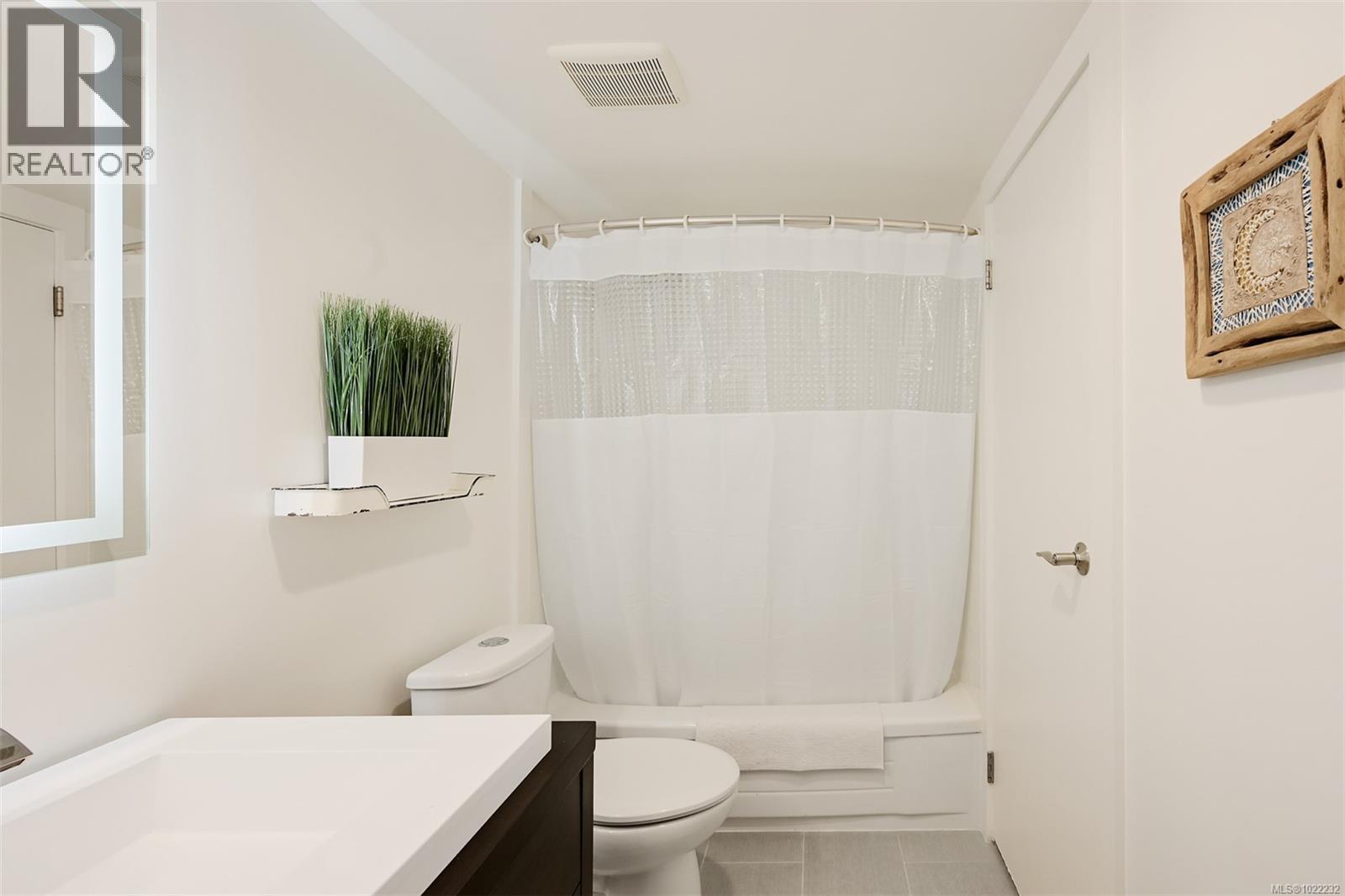 311 3255 Glasgow Ave, Saanich