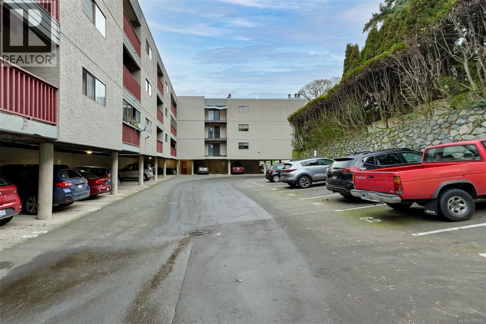 311 3255 Glasgow Ave, Saanich