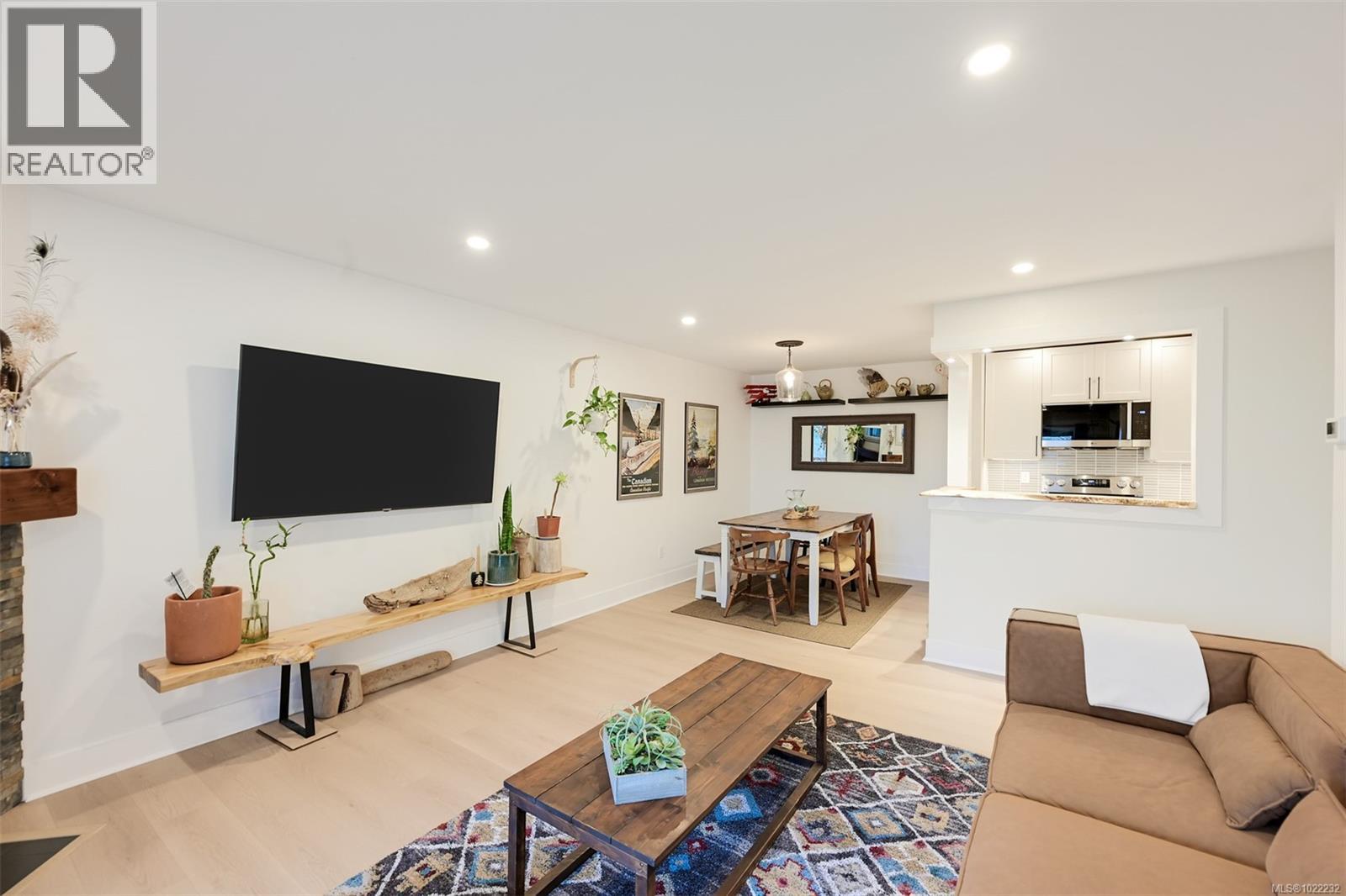 311 3255 Glasgow Ave, Saanich