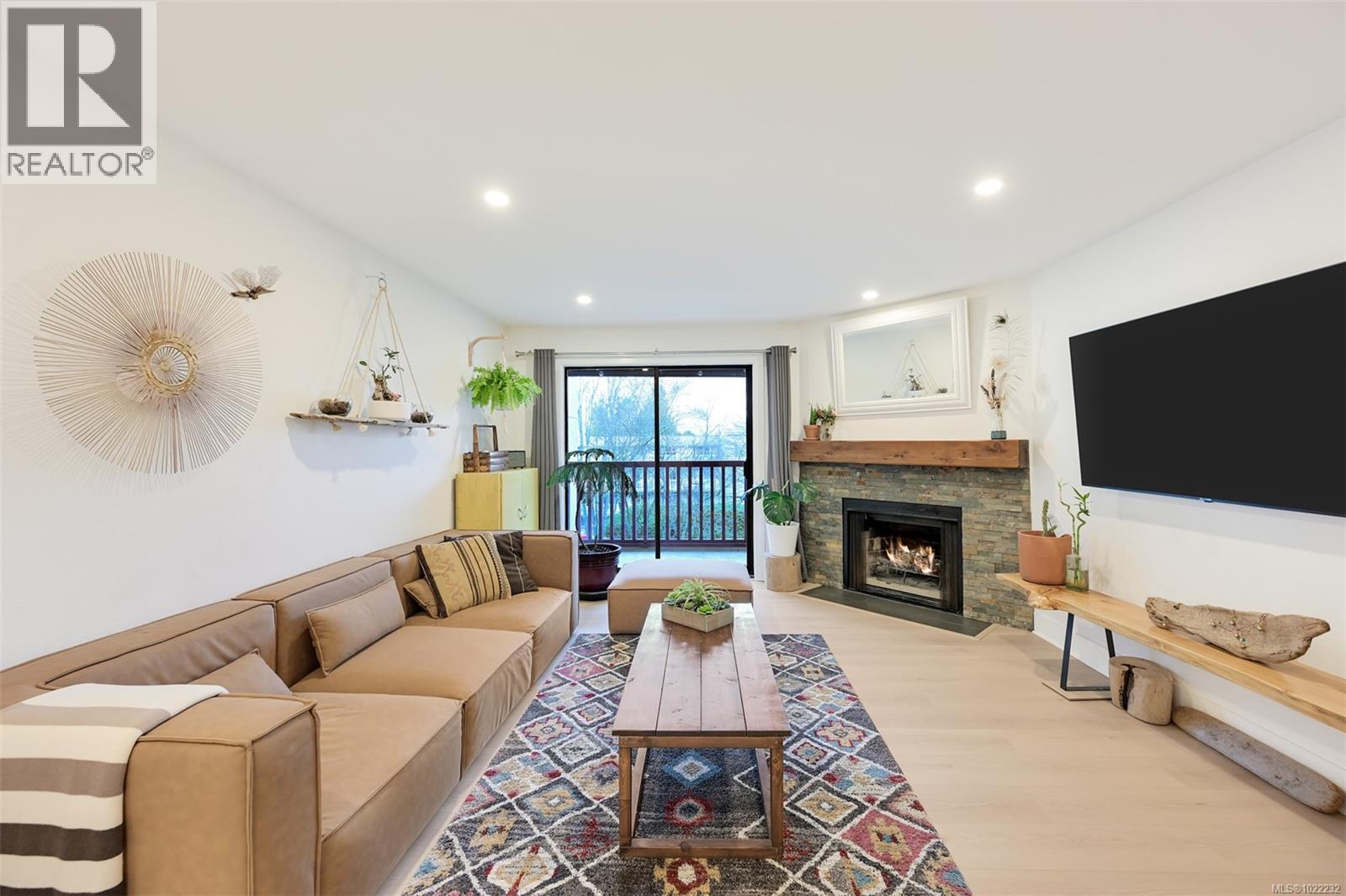 311 3255 Glasgow Ave, Saanich