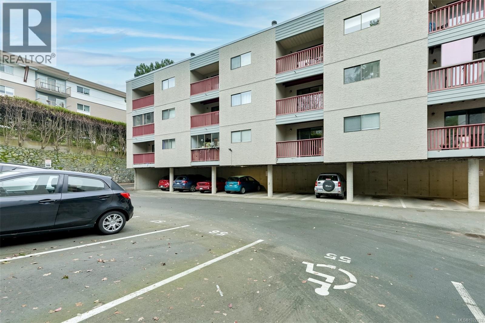 311 3255 Glasgow Ave, Saanich