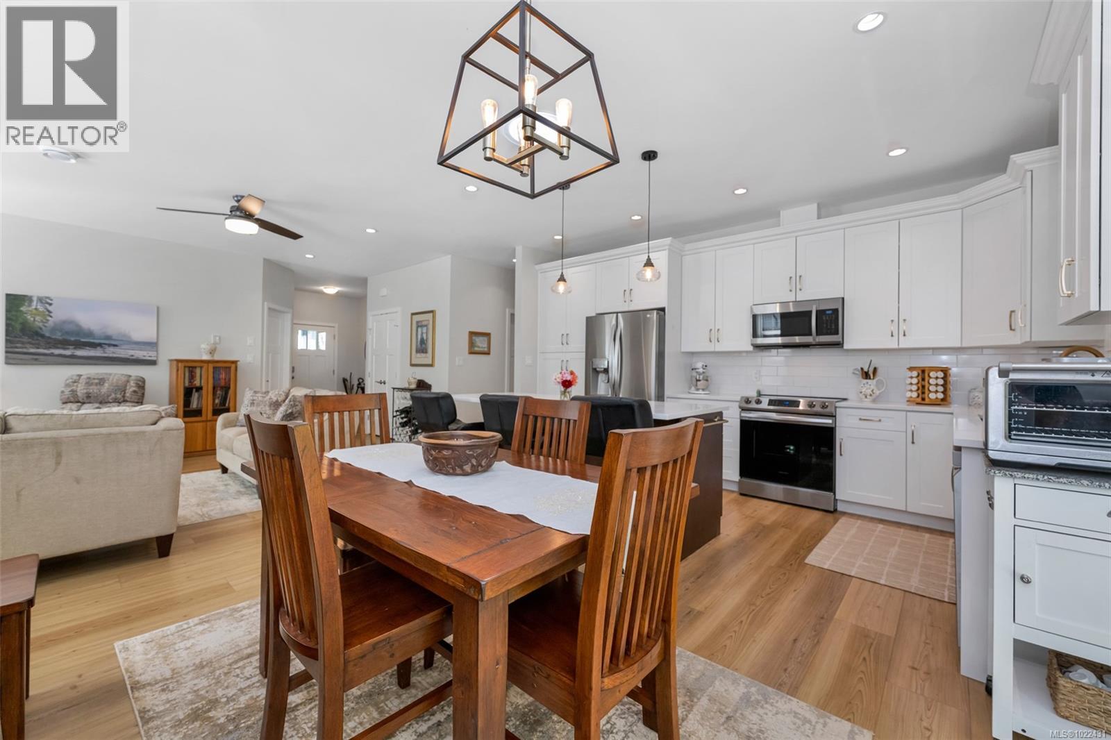 129 Edgewood Dr, Lake Cowichan