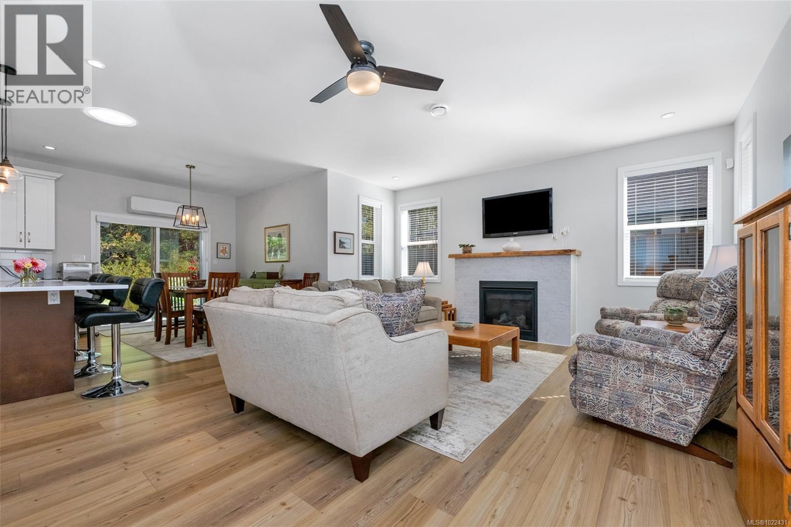 129 Edgewood Dr, Lake Cowichan