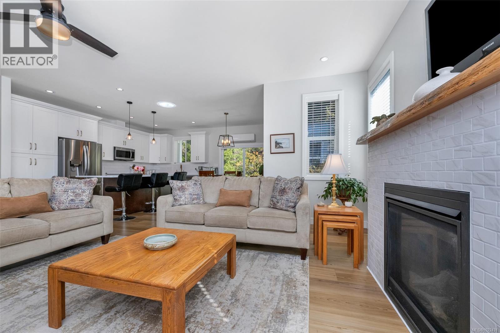 129 Edgewood Dr, Lake Cowichan