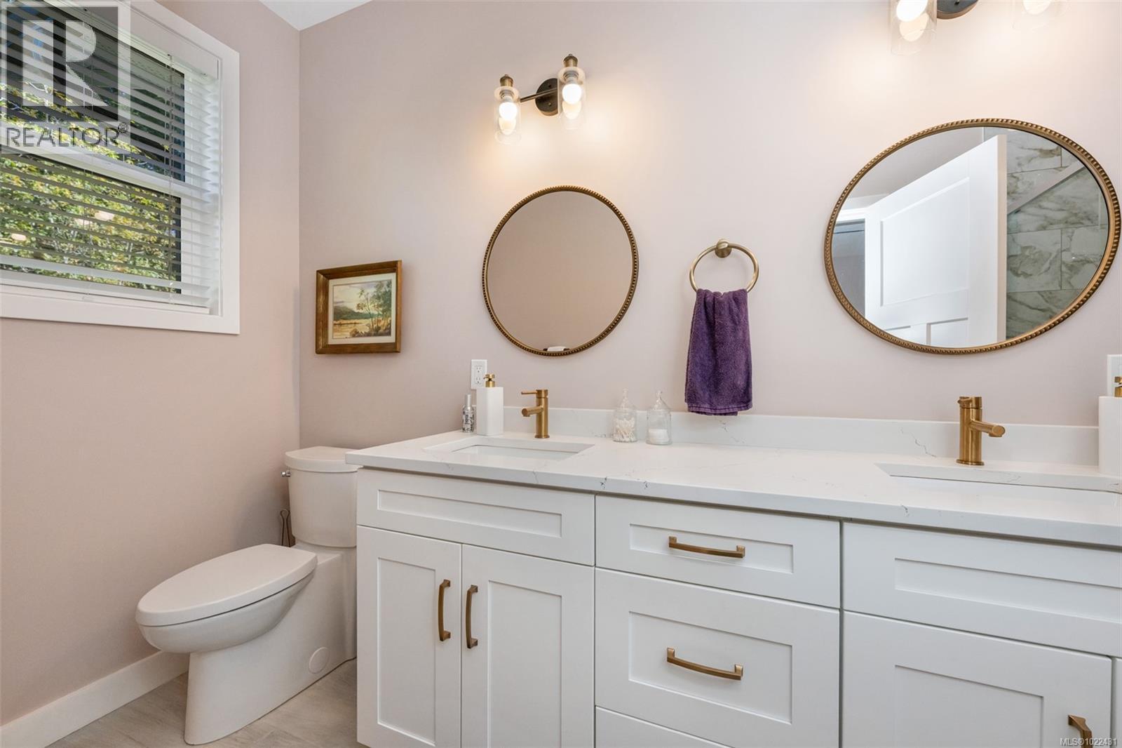 129 Edgewood Dr, Lake Cowichan