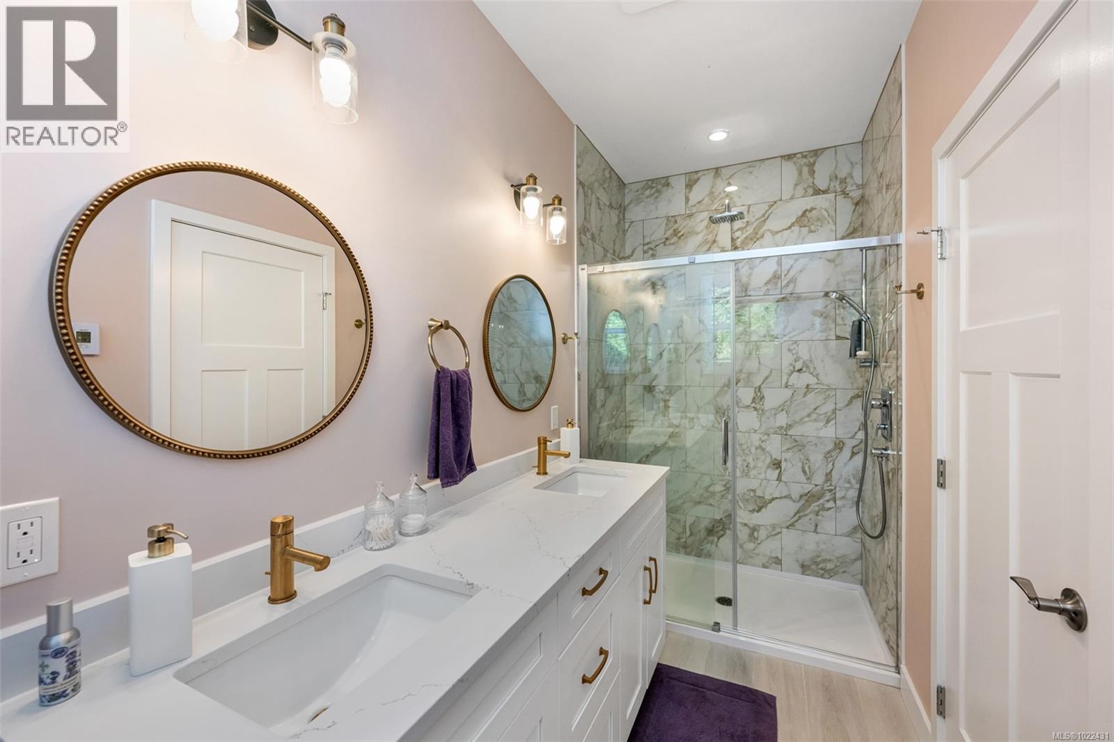 129 Edgewood Dr, Lake Cowichan