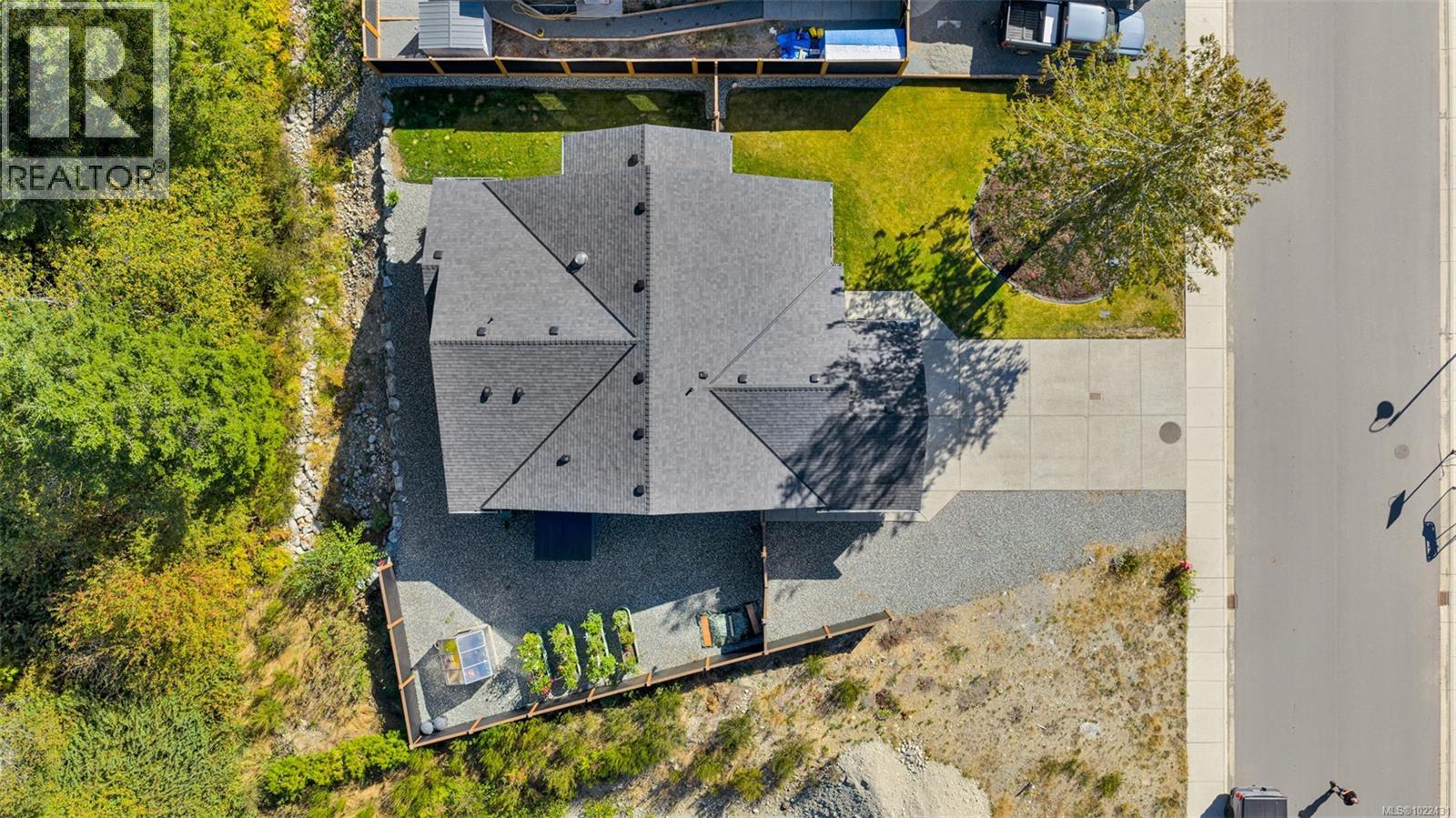 129 Edgewood Dr, Lake Cowichan