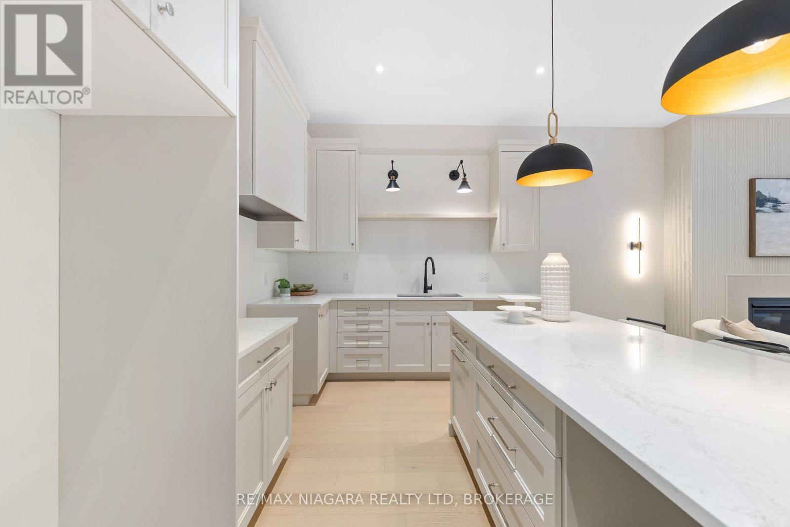 11 BUTTERNUT CRESCENT - Photo 5 of 41, Fort Erie (Ridgeway), Ontario