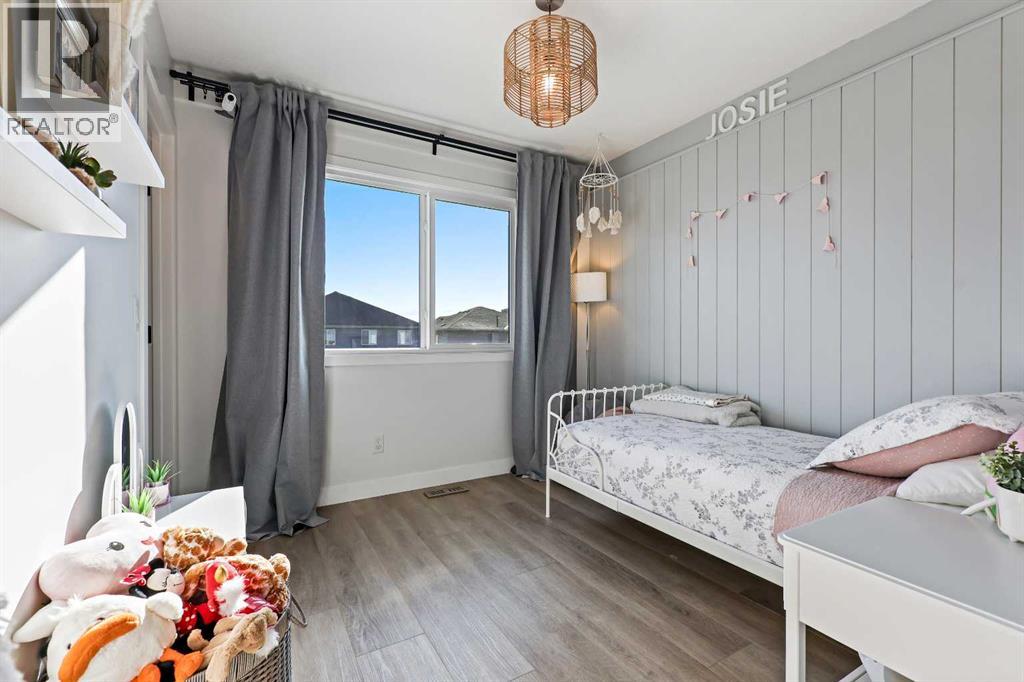 Single Family House for Sale in  Wolf Creek Manor SE Wolf Willow Calgary 