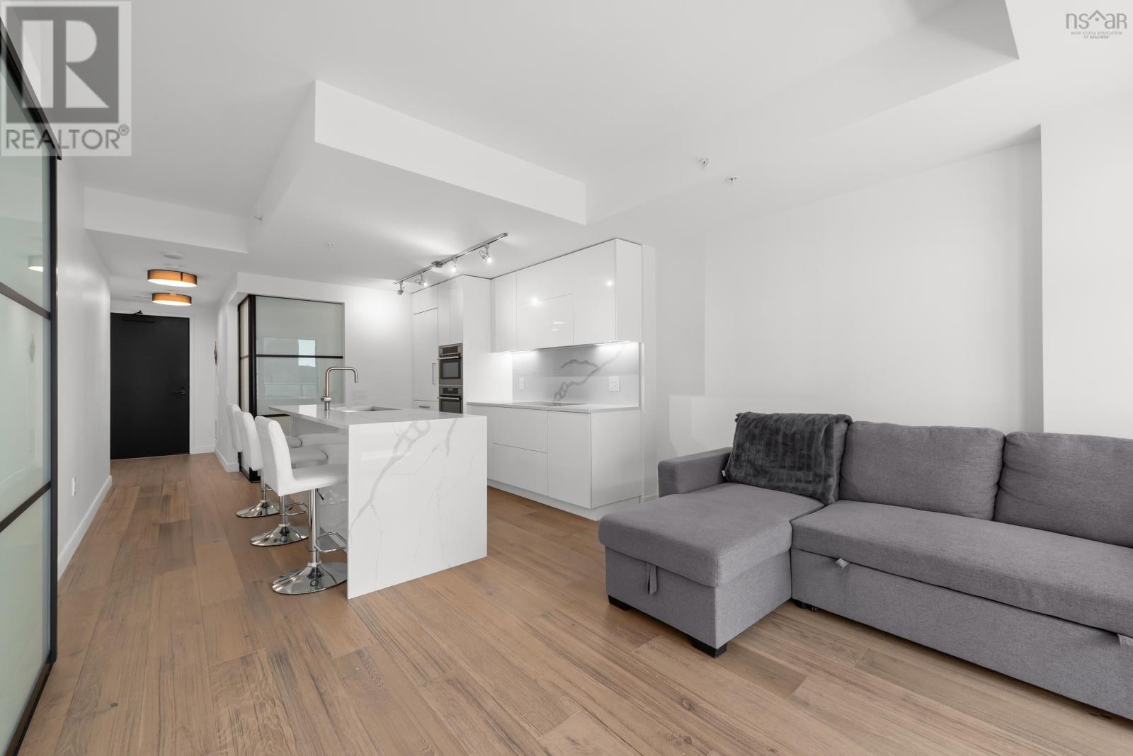 Property 3 of 36 of 1006 1650 Granville Street