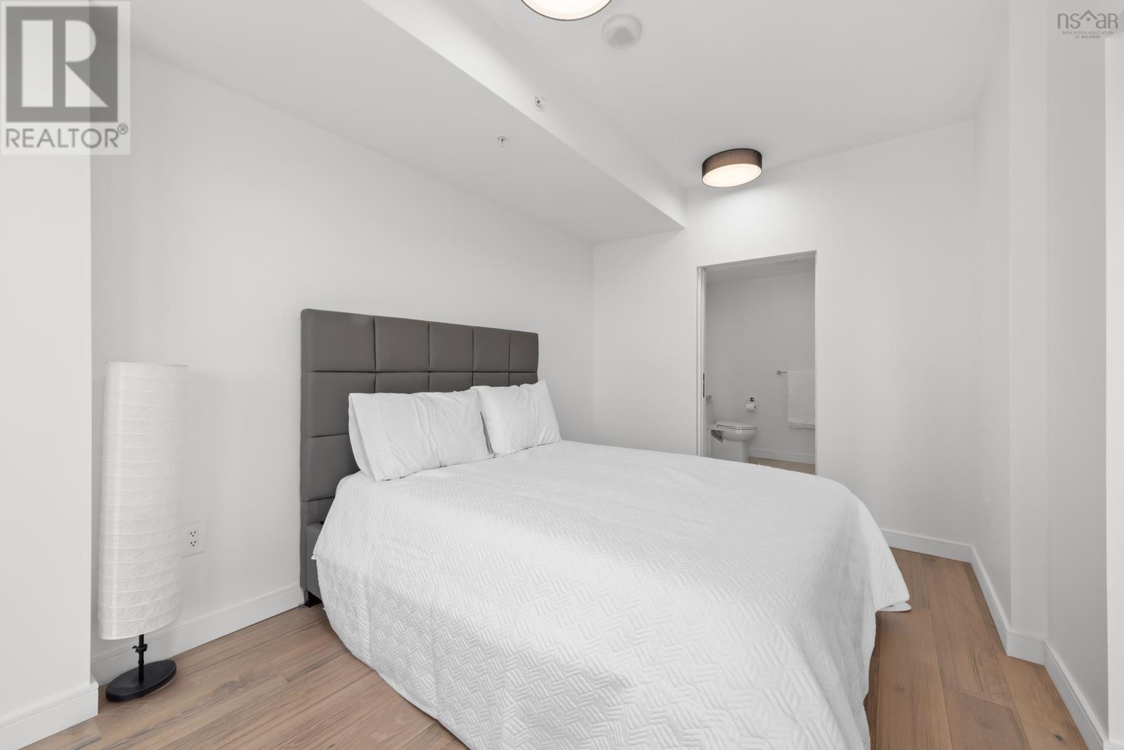 Property 9 of 36 of 1006 1650 Granville Street