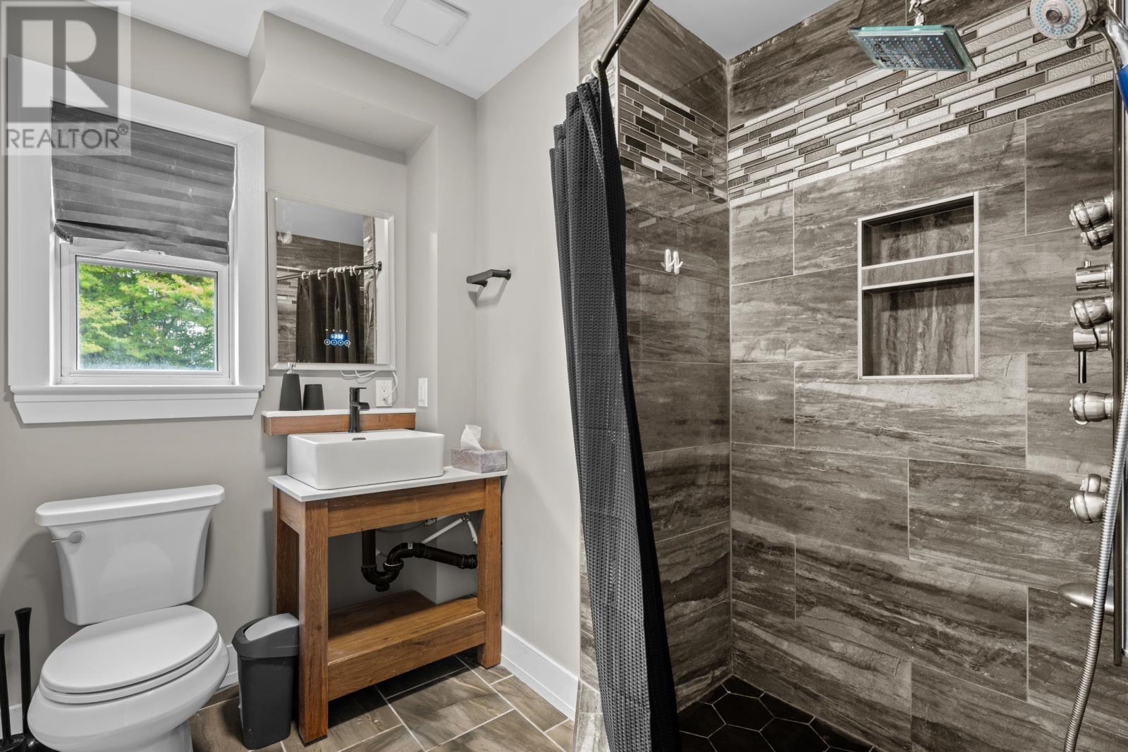 Property 28 of 50 of 2793 Connolly Street