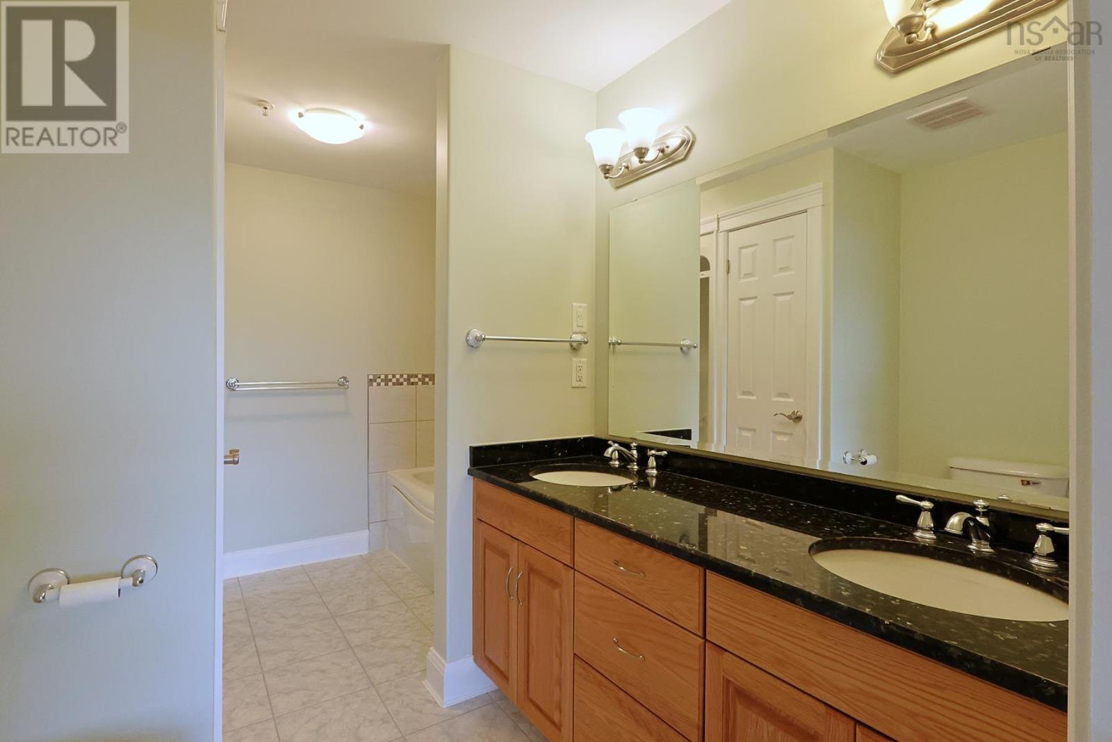 Property 21 of 29 of 205 60 Walter Havill Drive