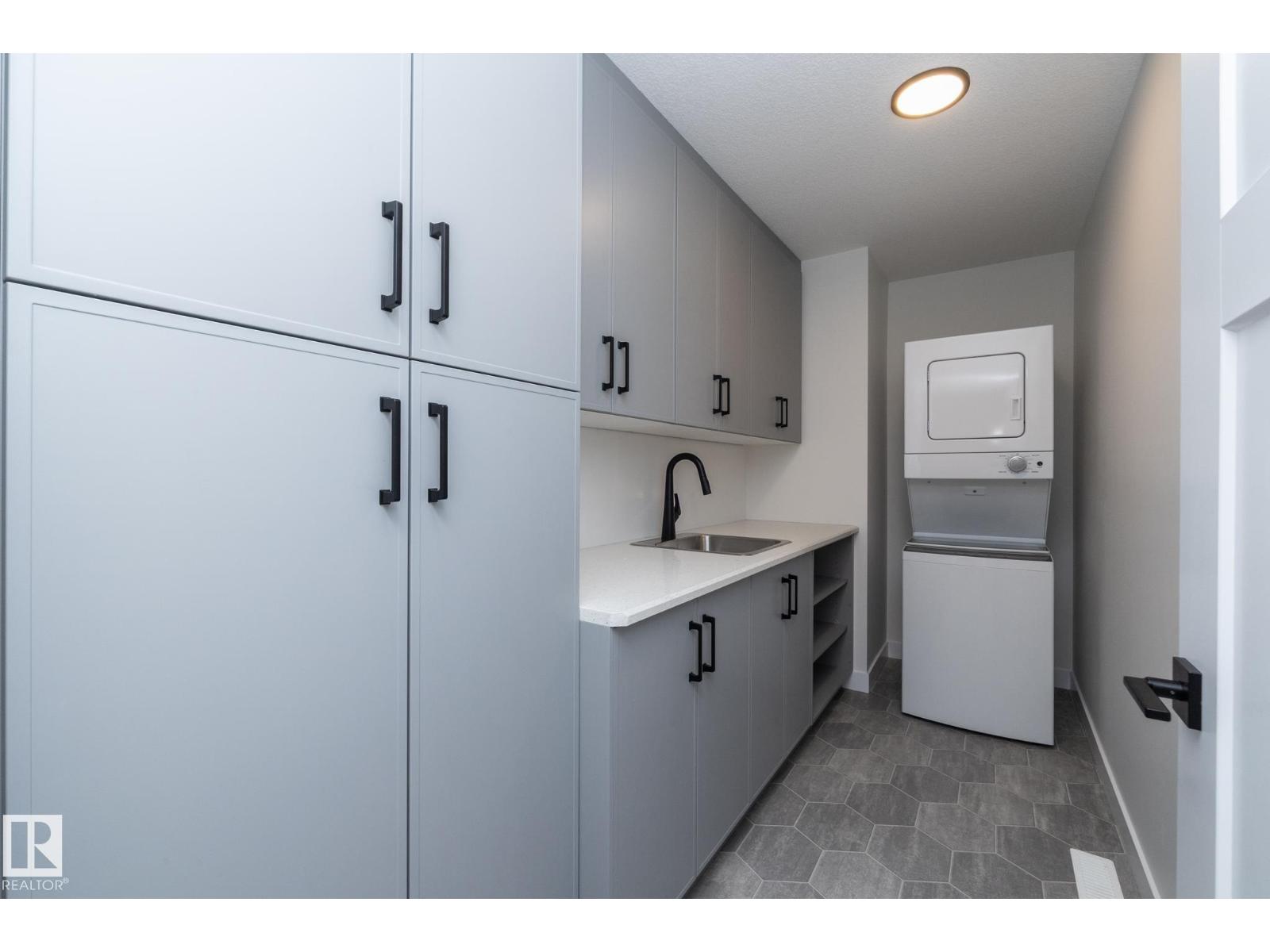 56 BRAZEAU DR, Devon