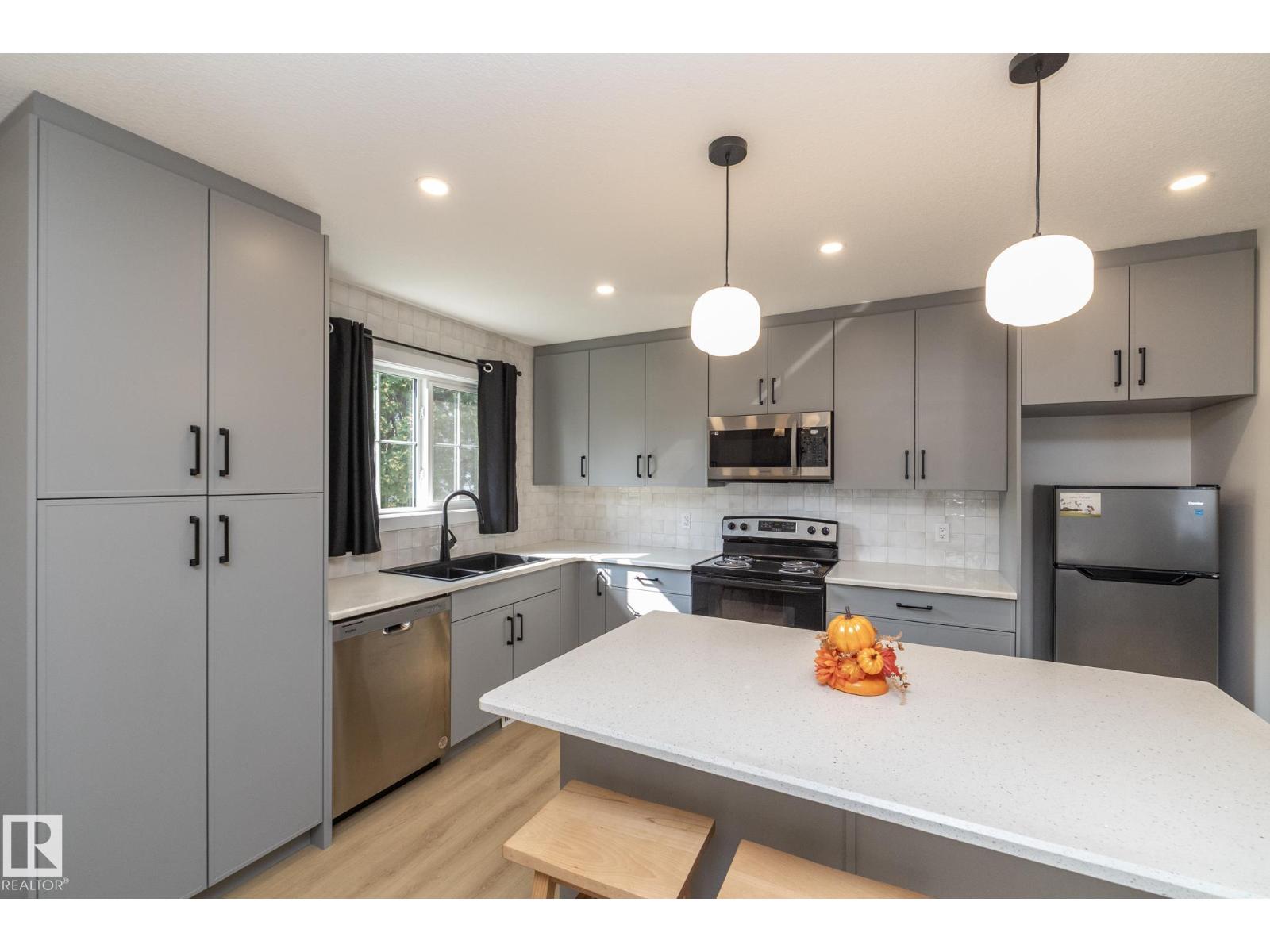 56 BRAZEAU DR, Devon