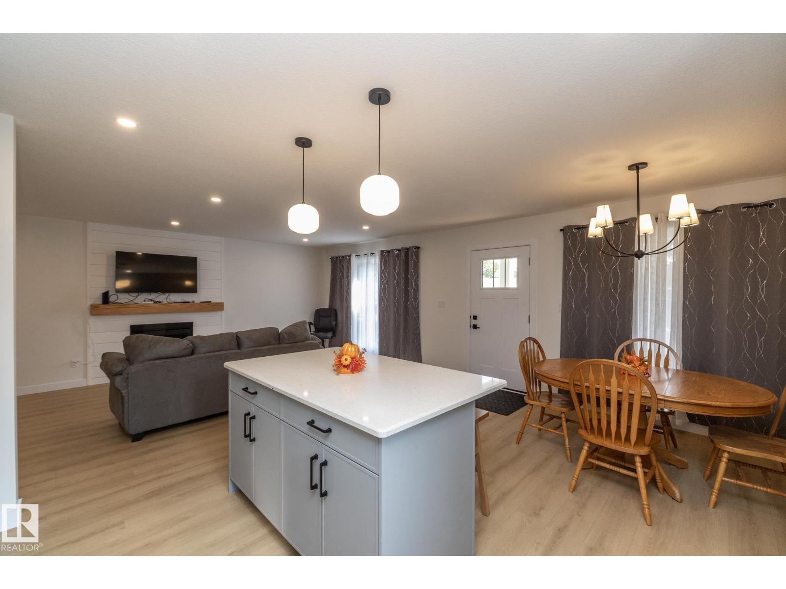 56 BRAZEAU DR, Devon