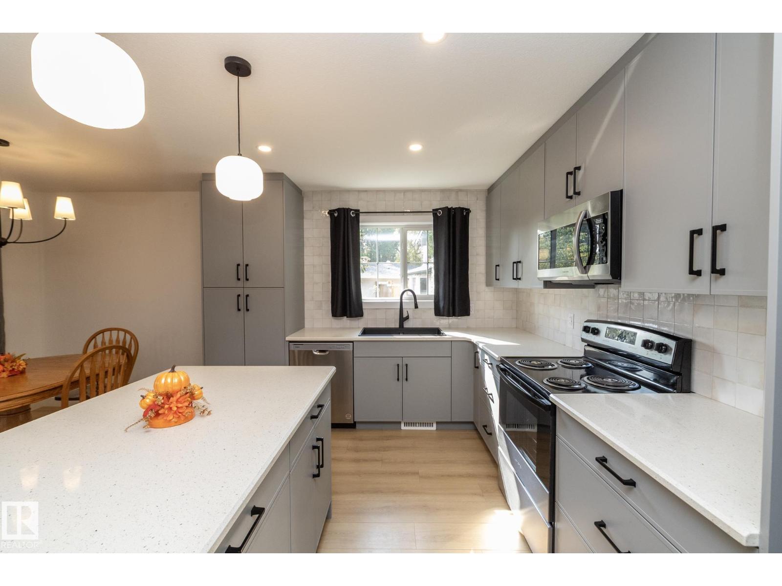 56 BRAZEAU DR, Devon