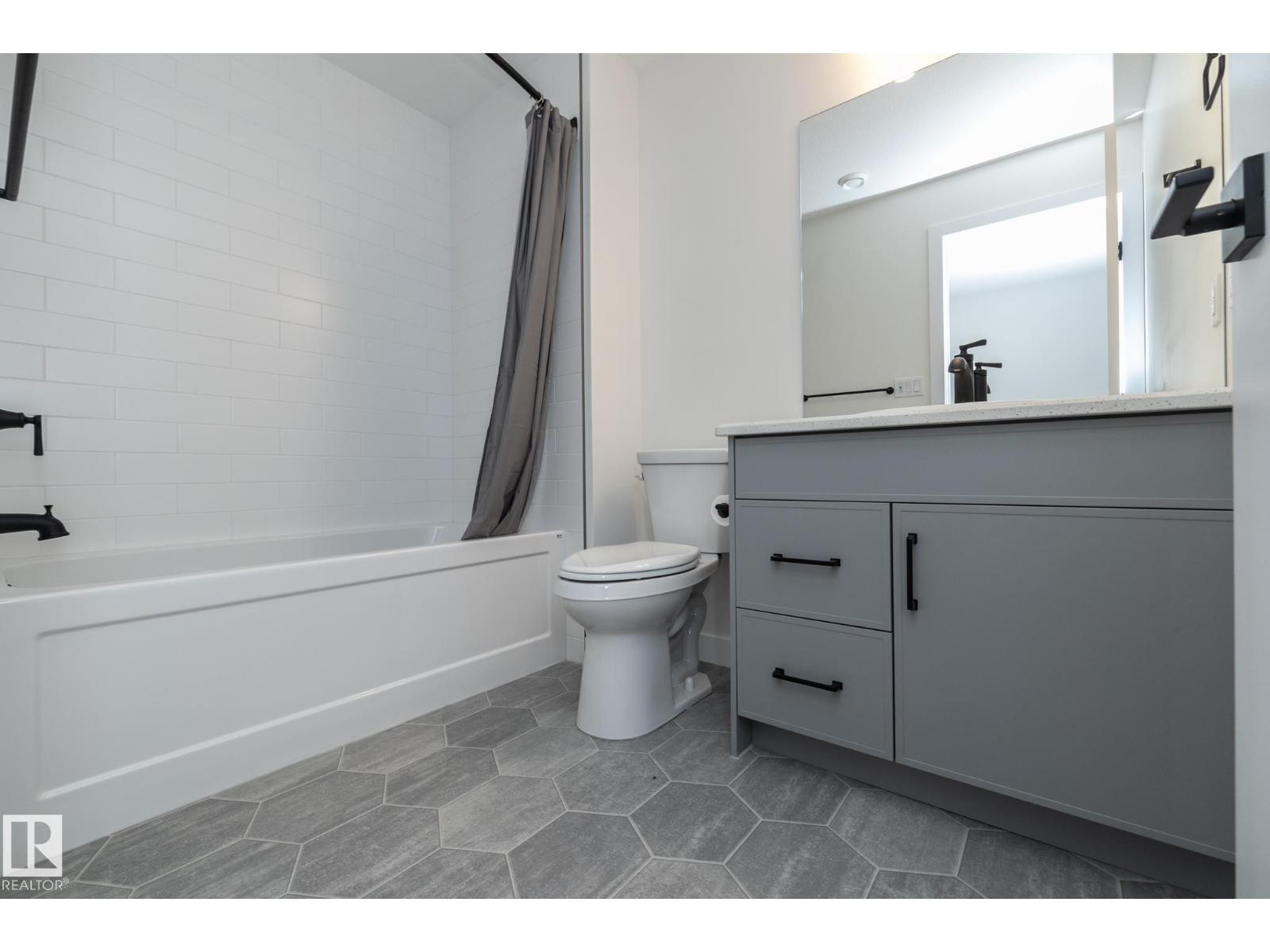 56 BRAZEAU DR, Devon