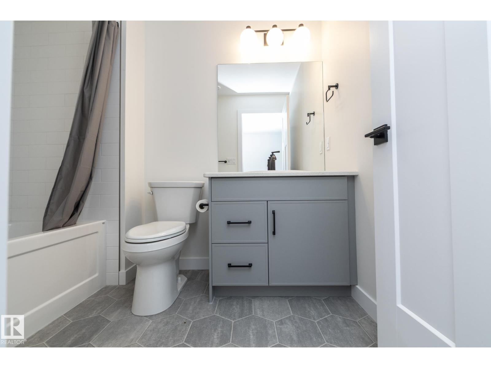 56 BRAZEAU DR, Devon