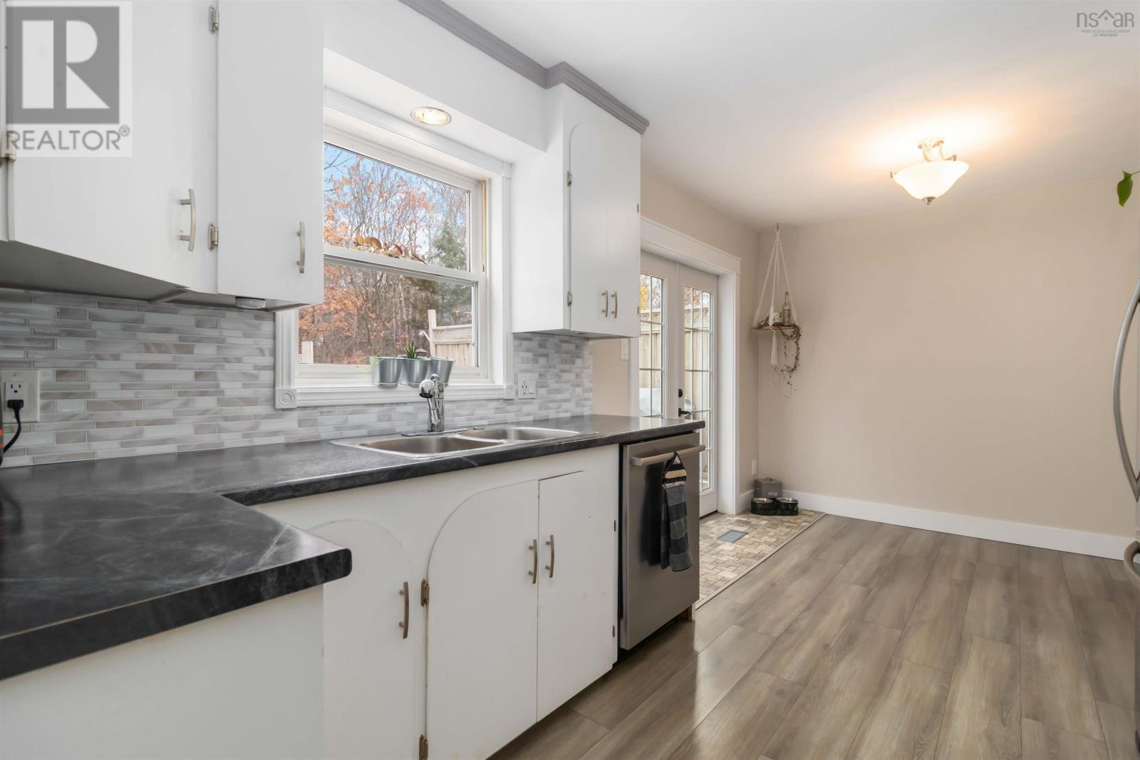 Property 21 of 46 of 17 BELL Avenue