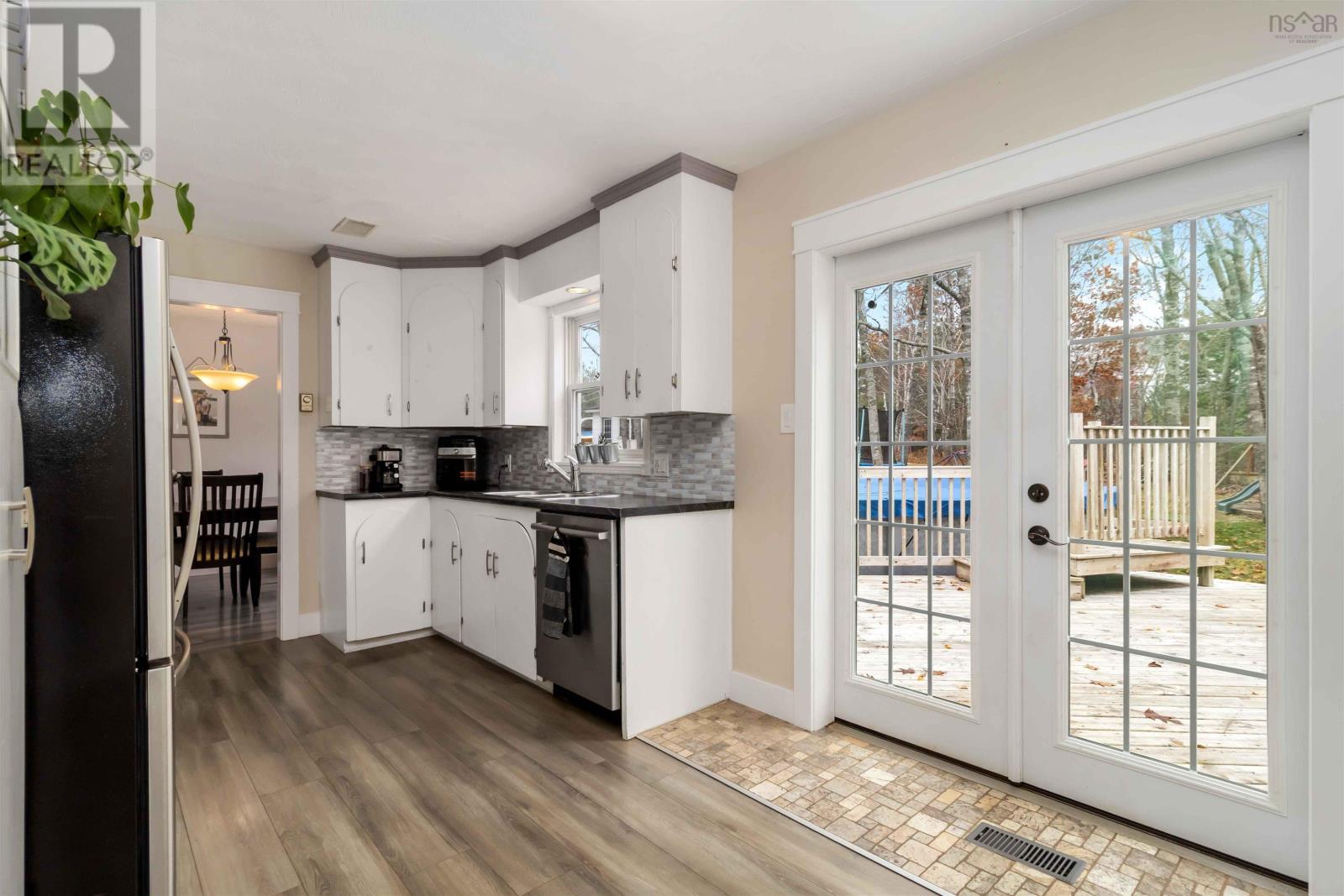 Property 25 of 46 of 17 BELL Avenue