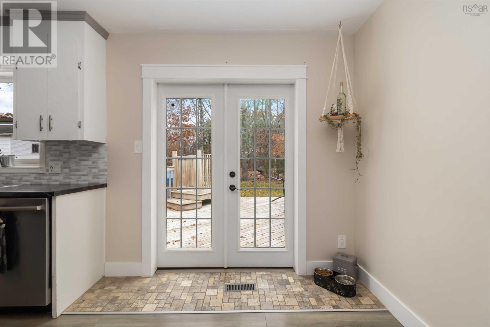 Property 26 of 46 of 17 BELL Avenue