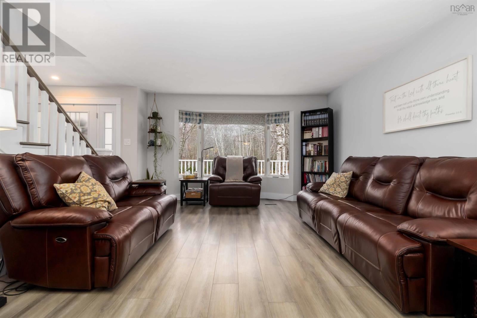 Property 16 of 46 of 17 BELL Avenue