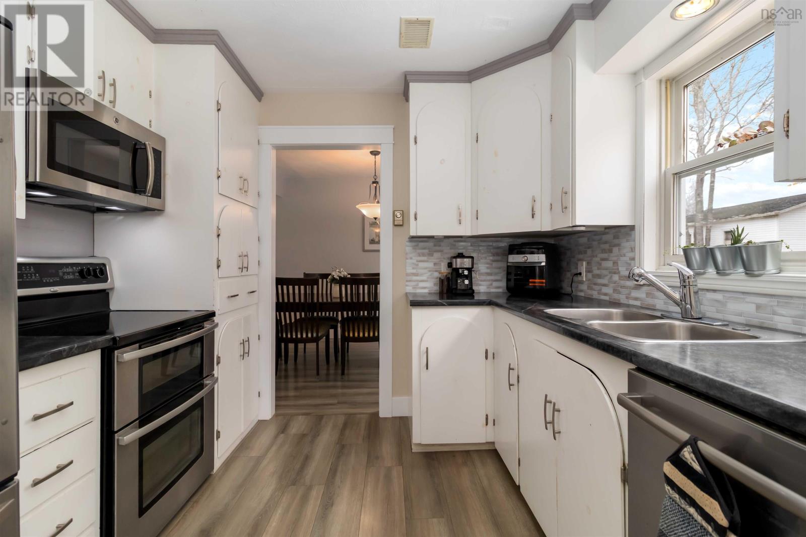 Property 23 of 46 of 17 BELL Avenue