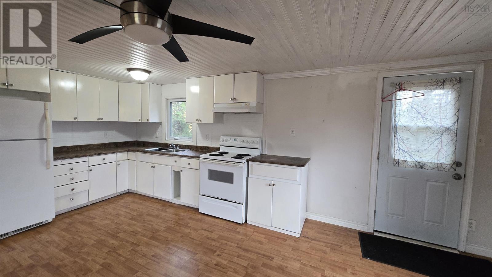 Property 8 of 23 of 91 Cedarwood Crescent