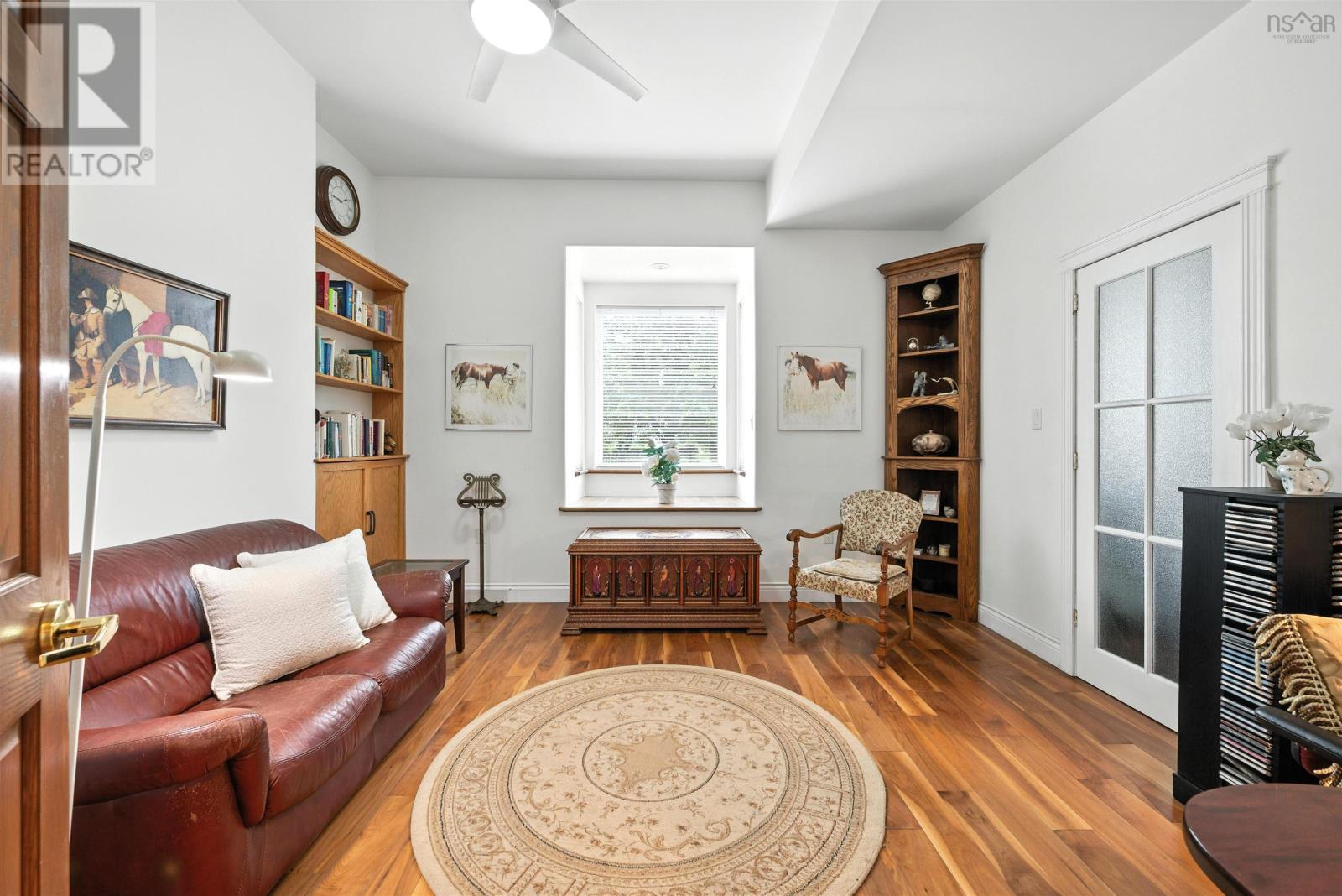 Property 31 of 49 of 9878 Main Street