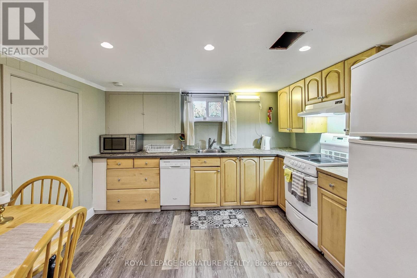 Single Family House for Sale in  MILNE AVENUE Toronto (Oakridge) 