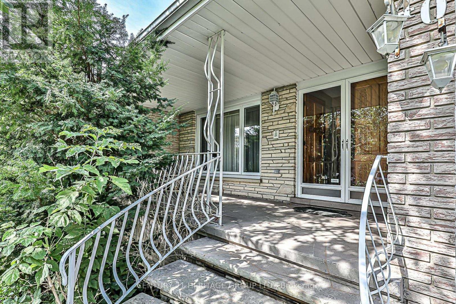 40 WELDRICK ROAD W - 2