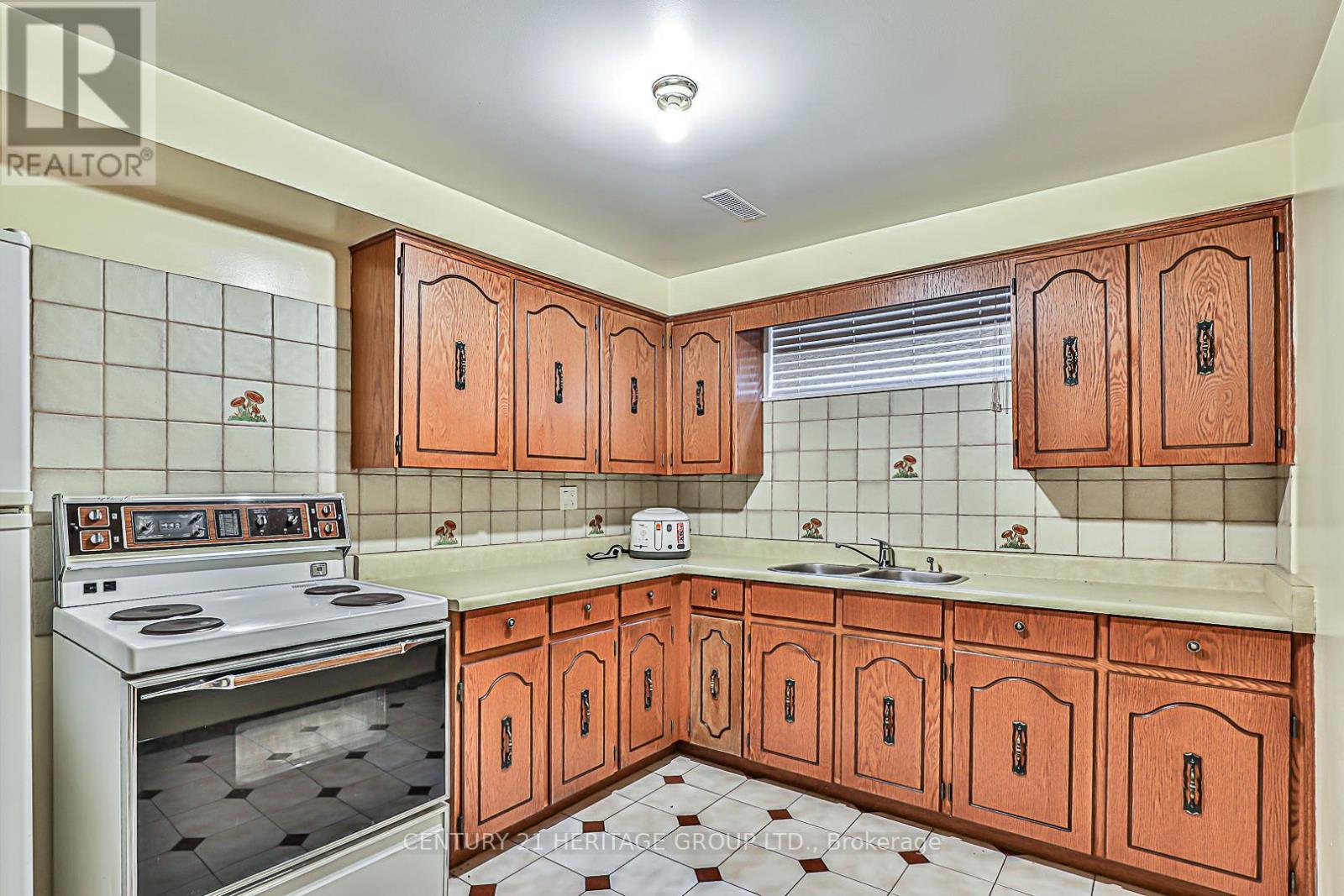 40 WELDRICK ROAD W - 24