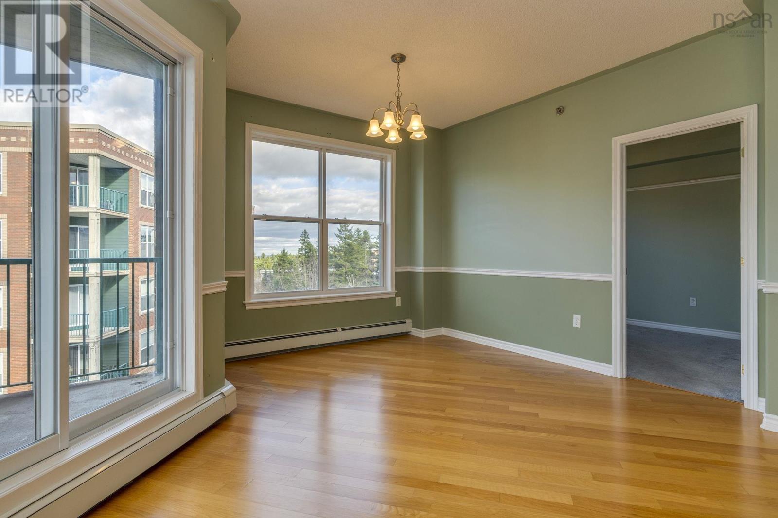 Property 16 of 39 of 409 114 Regency Park Drive