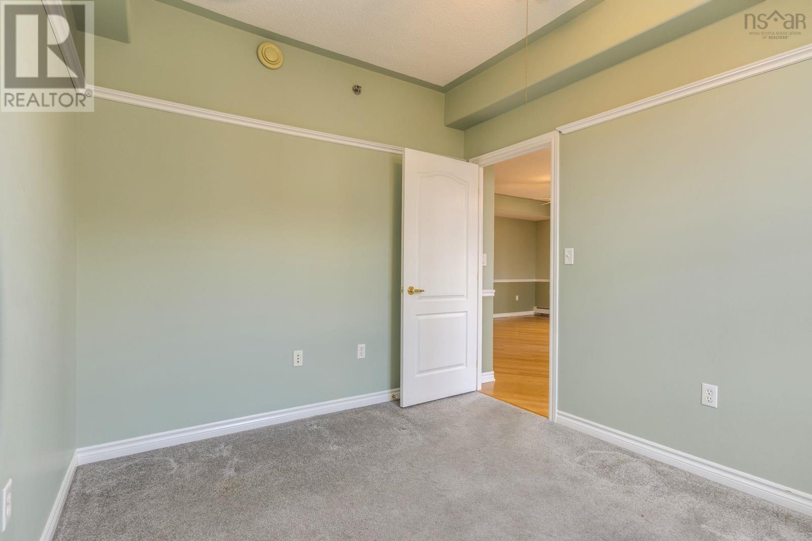 Property 20 of 39 of 409 114 Regency Park Drive