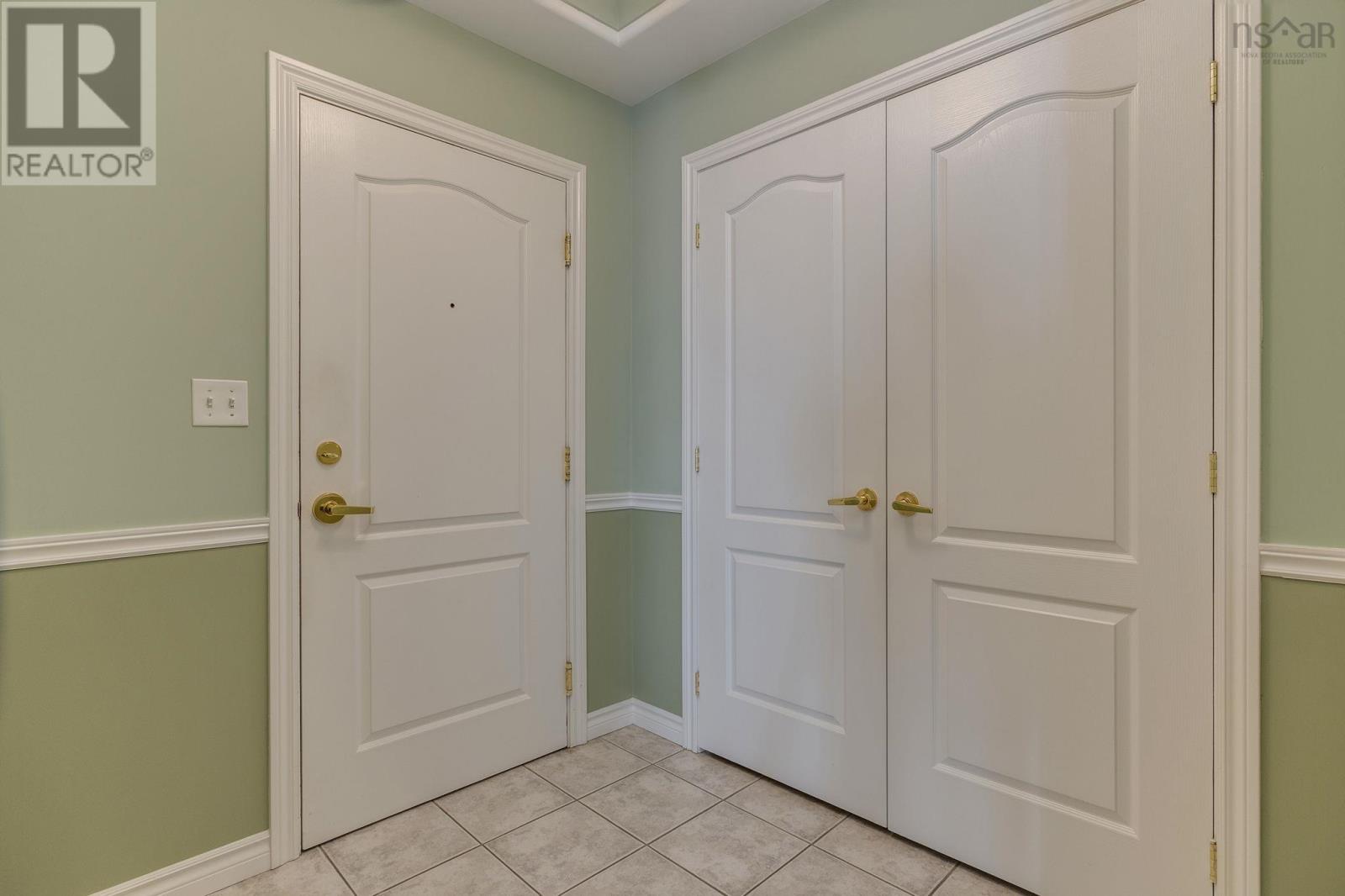 Property 3 of 39 of 409 114 Regency Park Drive