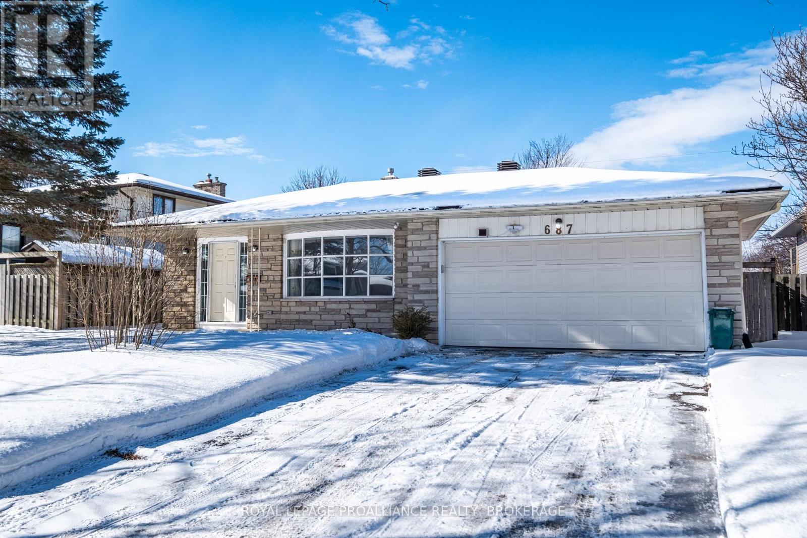 687 HARROW PLACE - 1
