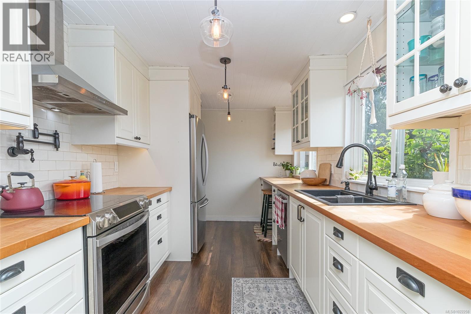 1892 Swartz Bay Rd, North Saanich